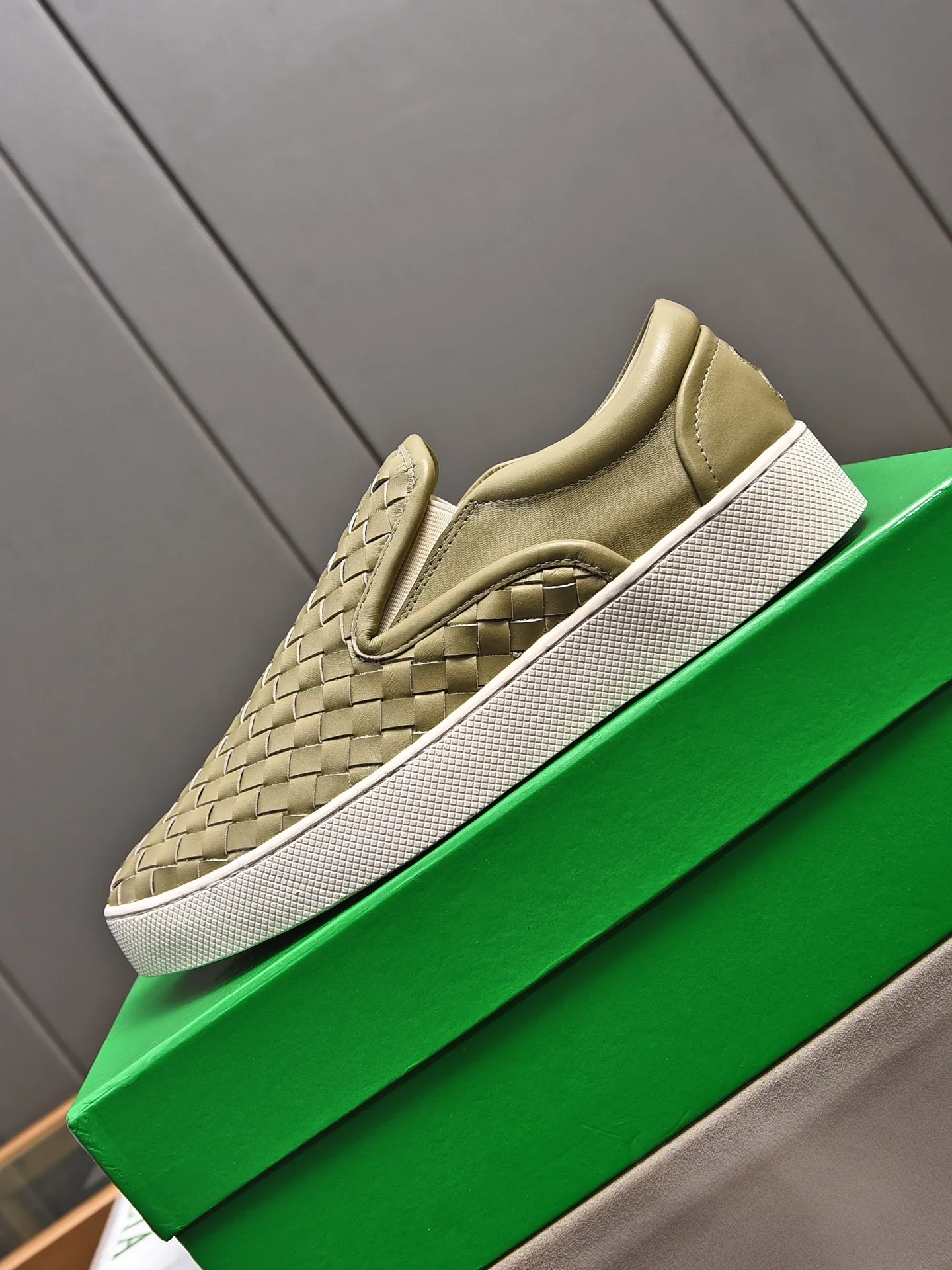 Men's shoes 💰480 [Sleeves series] BOTTEG* VENET* - high-end boutique Size: 38-44 (45 customized) BV new product, first-layer cowhide artificially woven classic style harmoniously blends with contemporary fashion temperament, rubber soles are light and flexible, water-dyed sheepskin pads! [Taobao, Tmall, and live streaming are the first choices]
